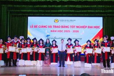 Nhiều sinh viên Trường Đại học Hồng Đức được khen thưởng tại Lễ trao bằng tốt nghiệp đại học năm 2026