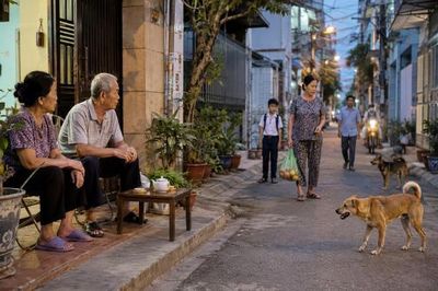 Chuyện trước hiên nhà
