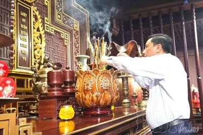 Đoàn công tác Tỉnh ủy Lào Cai dâng hương tưởng niệm các Anh hùng liệt sỹ tại Điện Biên