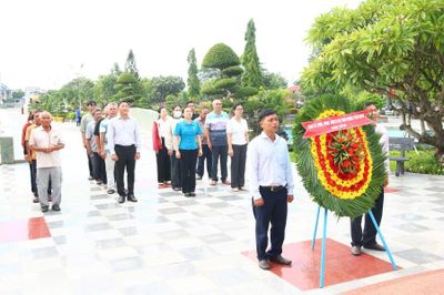 Phường Phan Rang tổ chức đoàn viếng Nghĩa trang liệt sĩ Bình Thuận