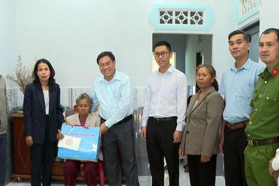 Phó Chủ tịch UBND tỉnh Lâm Đồng Võ Ngọc Hiệp thăm, tặng quà gia đình chính sách, người có công
