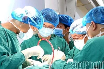 Cứu sống người bệnh vỡ phình động mạch chủ bụng nguy kịch