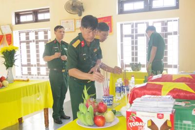 Sư đoàn 968 tìm kiếm, cất bốc được 2 hài cốt liệt sĩ tại xã Hiếu Giang