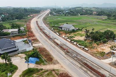 Đẩy nhanh tiến độ thi công tuyến đường kết nối Khu Liên hợp thể thao tỉnh Thái Nguyên
