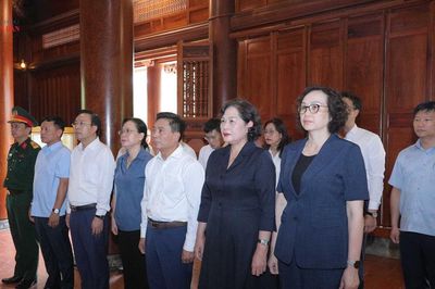 Phó Chủ tịch Quốc hội, Thượng tướng Nguyễn Doãn Anh và Phó Chủ tịch Quốc hội Nguyễn Thị Hồng tri ân Anh hùng liệt sĩ tại Nghệ An, Hà Tĩnh, Quảng Trị