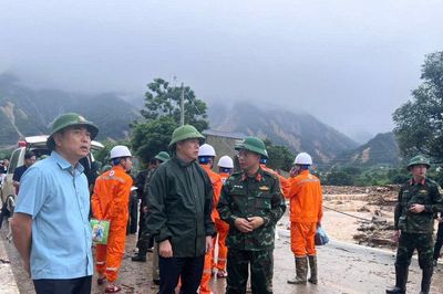 Chủ tịch UBND tỉnh Lai Châu Hà Quang Trung kiểm tra, chỉ đạo khắc phục hậu quả mưa lũ tại xã Mường Than