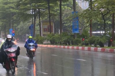 Thời tiết 18/7: Hà Nội mưa rải rác, trời oi bức