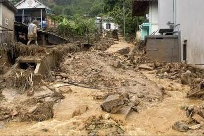Lũ quét ở Lai Châu, cuốn trôi người và nhà cửa