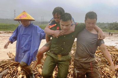 Lai Châu công bố khẩn cấp về thiên tai ở Mường Than, mưa lũ làm tê liệt giao thông, vùi lấp nhiều nhà cửa