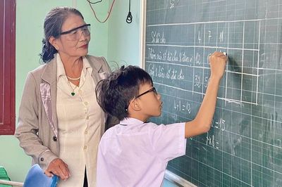Từ 1/9, cơ sở giáo dục được ký hợp đồng toàn thời gian với nhà giáo nghỉ hưu