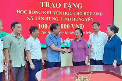 Tiếp thêm động lực trên hành trình 'Học không bao giờ cùng' tại xã Tân Hưng