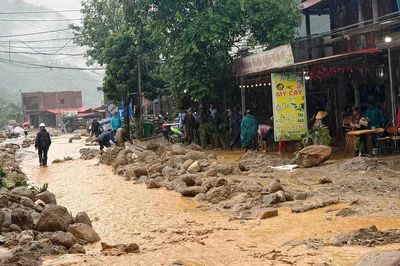 Mưa lớn làm hỏng hàng trăm nhà ở, vùi lấp nhiều hoa màu, cây trồng vật nuôi tại Lào Cai