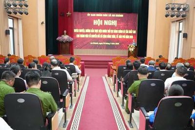 Công an xã An Khánh nòng cốt trong đợt cao điểm hướng dẫn thủ tục hành chính và ứng dụng AI