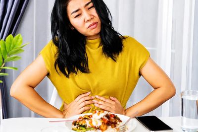 7 thói quen ăn uống mùa hè làm tăng gánh nặng cho hệ tiêu hóa, nhiều người vẫn mắc