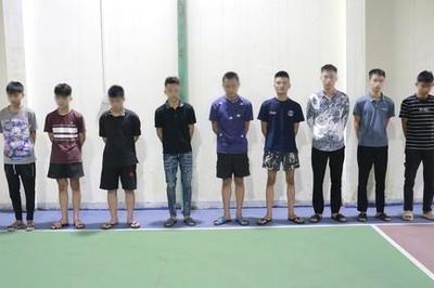 Bắt 11 đối tượng mang hung khí rượt đuổi đánh nhau trên đường