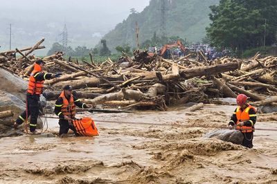 Lũ quét, sạt lở càn quét Lai Châu, Sơn La: 1 người tử vong, nhiều nhà sập