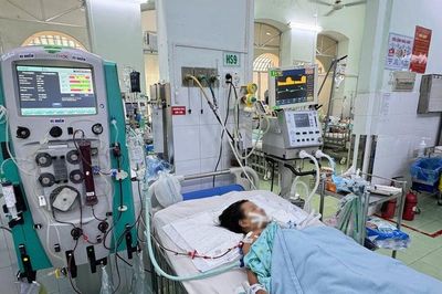 Nhiều trẻ sốt xuất huyết chuyển nặng, bác sĩ cảnh báo gì?