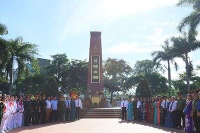 Đoàn đại biểu Phường Cửa Nam dâng hương tưởng niệm các Anh hùng liệt sĩ