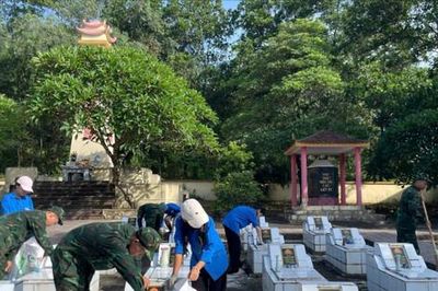 Xã Trung Giã ra quân chỉnh trang các nghĩa trang liệt sĩ