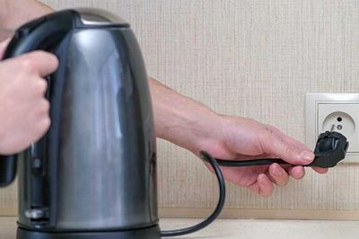 Bỏ túi 5 mẹo sử dụng ấm đun nước vừa bền vừa an toàn, tránh xa cháy nổ
