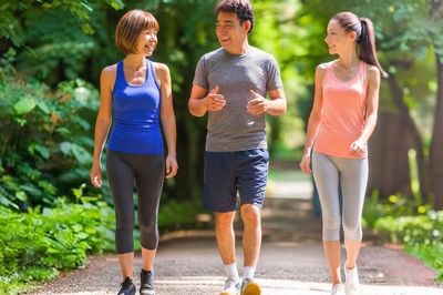 Đi bộ vào giờ nào giúp người đái tháo đường kiểm soát đường huyết và giữ vóc dáng?