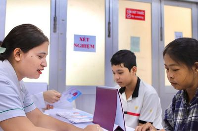Bệnh thận mạn trẻ hóa tại TPHCM: Khi bác sĩ không chỉ điều trị mà còn đồng hành cùng người bệnh