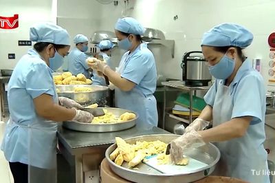 Hà Nội siết chặt quản lý an toàn thực phẩm tại trường tổ chức bán trú hè