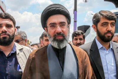 Lãnh tụ Tối cao Iran tuyên bố 'chữ ký của Tổng thống Mỹ vô giá trị', Washington phát cảnh báo an ninh toàn cầu