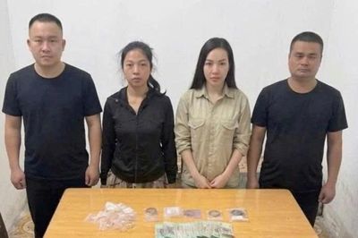 3 phụ nữ 'bắt tay' 2 người đàn ông ngoại quốc lừa bán vàng giả