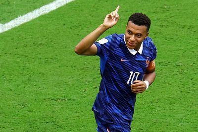 Pháp 2-4 Anh: Mbappe vượt Messi
