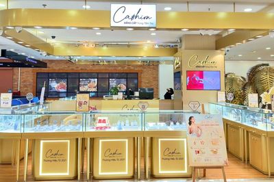 Một hệ thống hàng chục cửa hàng kim cương tạm dừng kinh doanh