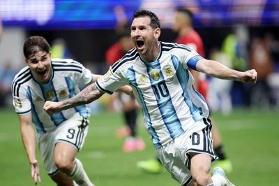 'Cú bẻ lái' của Messi