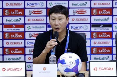 HLV Kim Sang-sik hài lòng với màn thi đấu của đội tuyển Việt Nam sau chiến thắng trước Myanmar