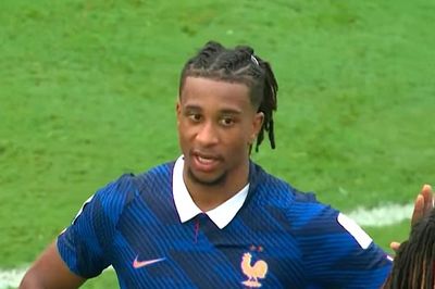 Michael Olise phá kỷ lục kiến tạo của 'Vua bóng đá' Pele tại World Cup