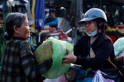 Châu Sa: Hơi thở chợ quê trong phiên rau rạng sáng