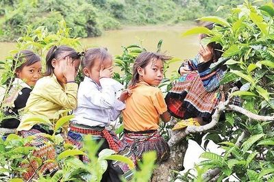 Mở rộng chính sách ưu tiên, hỗ trợ người học dân tộc thiểu số rất ít người
