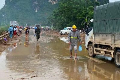 Thông xe trên Quốc lộ 32
