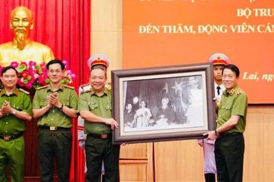 Đại tướng Lương Tam Quang làm việc với Công an tỉnh Gia Lai