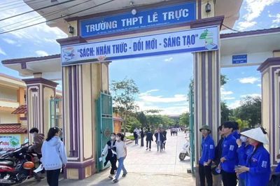 [Video] Khởi tố hai bị can liên quan đến vụ tố cáo tiêu cực trong kỳ thi tốt nghiệp THPT tại Quảng Trị