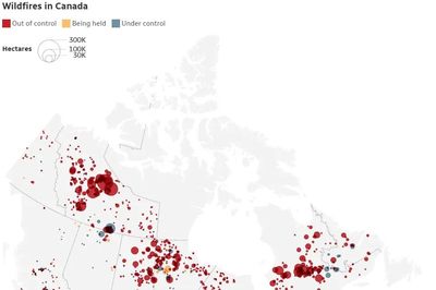 Canada điều máy bay sơ tán người dân do cháy rừng