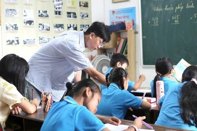 Miễn phí sách giáo khoa: Những người mẹ xóm trọ nhẹ nỗi lo cơm áo