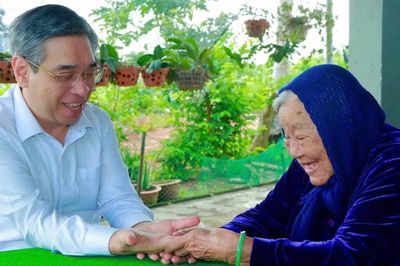 Lãnh đạo TPHCM thăm, tri ân Mẹ Việt Nam Anh hùng