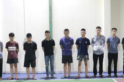11 thanh thiếu niên bị bắt sau màn truy đuổi nhầm đối thủ