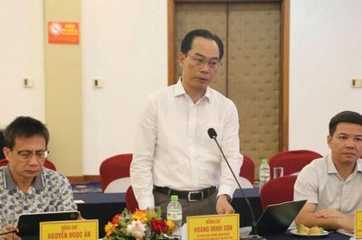 Gian lận thi ở Quảng Trị: Bộ trưởng Bộ GD&ĐT Hoàng Minh Sơn làm việc với UBND tỉnh