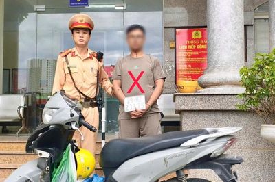 Hà Nội: Bị phát hiện trộm xe máy, sau va chạm giao thông