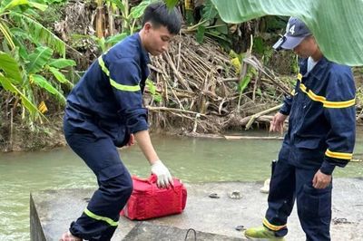 Dùng máy bơm xăng dưới bể nước làm 4 người thương vong