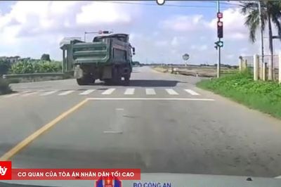 Tiếp nhận phản ánh từ VNeTraffic, CSGT xử lý tài xế vượt đèn đỏ
