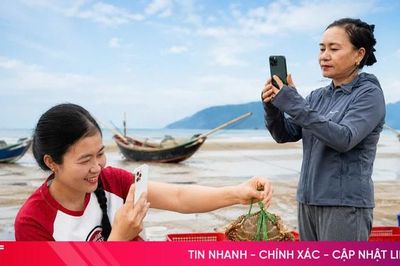 Phụ nữ vùng biển Hà Tĩnh kể chuyện quê hương bằng video