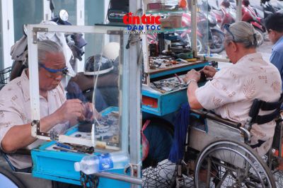Người thợ sửa đồng hồ và ánh hào quang của nhà vô địch đua xe lăn