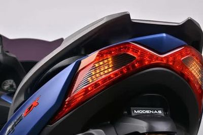 Xe tay ga 250cc, phanh ABS 2 kênh, giá hơn 110 triệu đồng